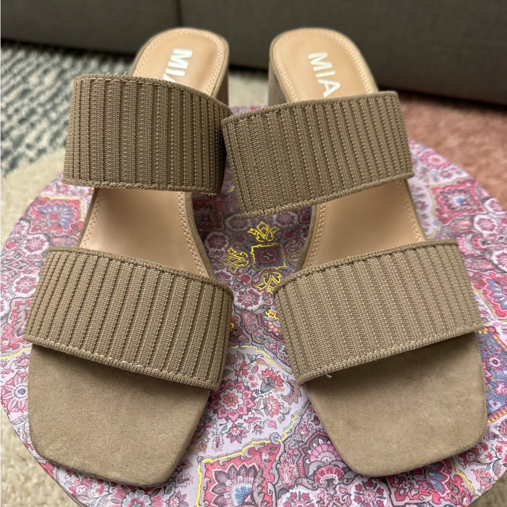 MIA double strap block heel sandal women’s size 9